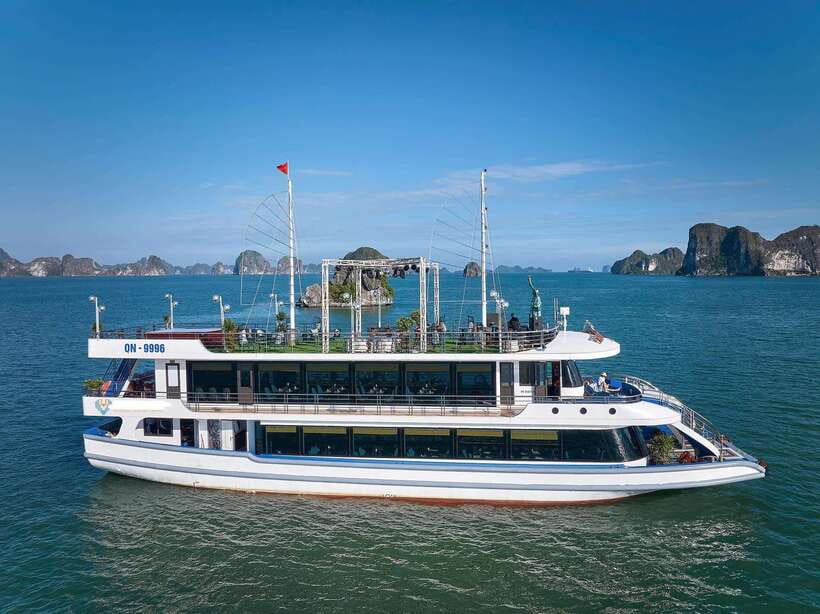 Halong Bay Luxury Cruise: Kayak&Swim,Cave, Party BEST SELLER - Sung Sot Cave, Halong Bay’s big cave visit
