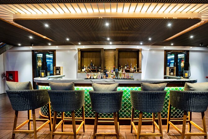 Halong Bay Luxury Dinner Cruise - Ambassador - Dinner from 6:00 to 7:30 p.m.