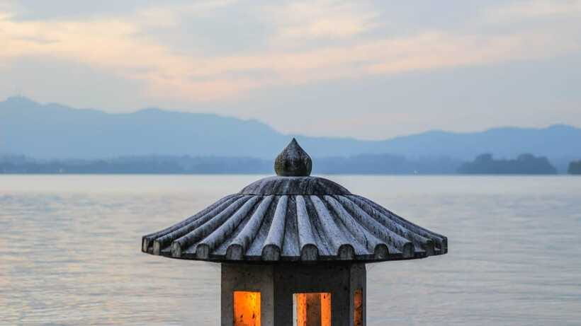 Hangzhou:Luxury West Lake Cruise+Santan Yinyue Island Ticket - Walking Santan Yinyue Island at your own speed