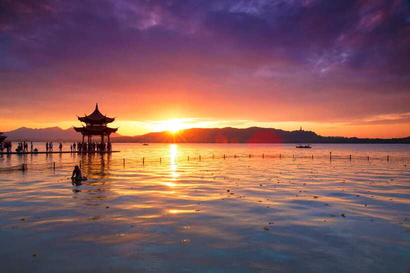 Hangzhou:Luxury West Lake Cruise+Santan Yinyue Island Ticket - Timing, crowds, and practical preparation