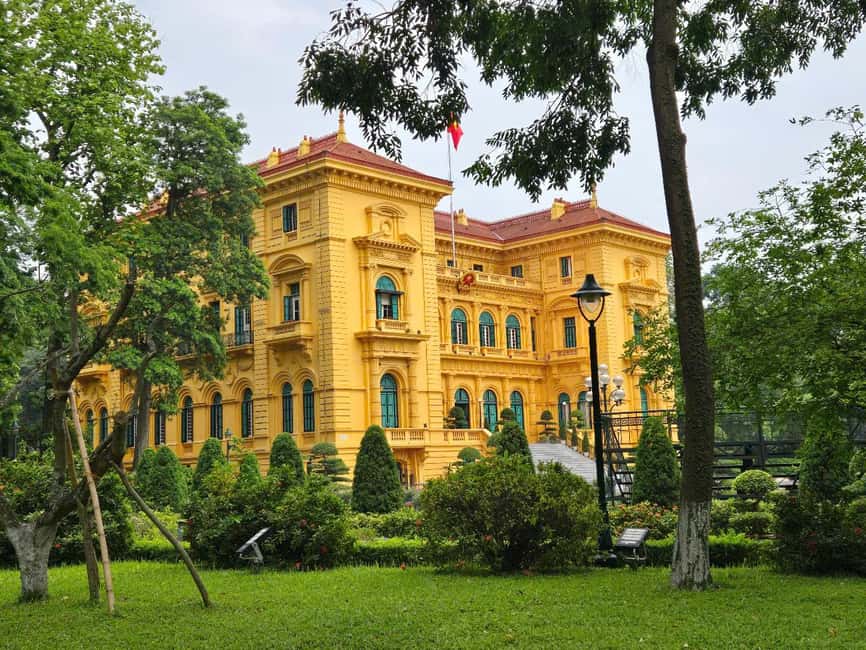 Hanoi City Tour: Bat Trang, Train Street, Lunch & Luxury Bus - Guides, Pace, and Practical Comfort
