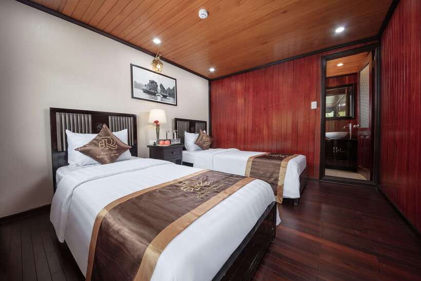 Hanoi: Ha Long Bay 2-Day 1-Night Tour by 4-star Luxury Junk - Why an overnight junk makes sense in Ha Long Bay