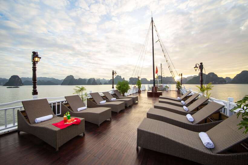 Hanoi: Ha Long Bay 2-Day 1-Night Tour by 4-star Luxury Junk - The second morning at Surprising Cave