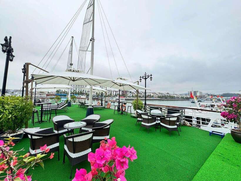 Hanoi: Ha Long Bay Day Trip - Luxury Cruise & Buffet Lunch - Sung Sot Cave, Ha Long Bay’s big underground stop