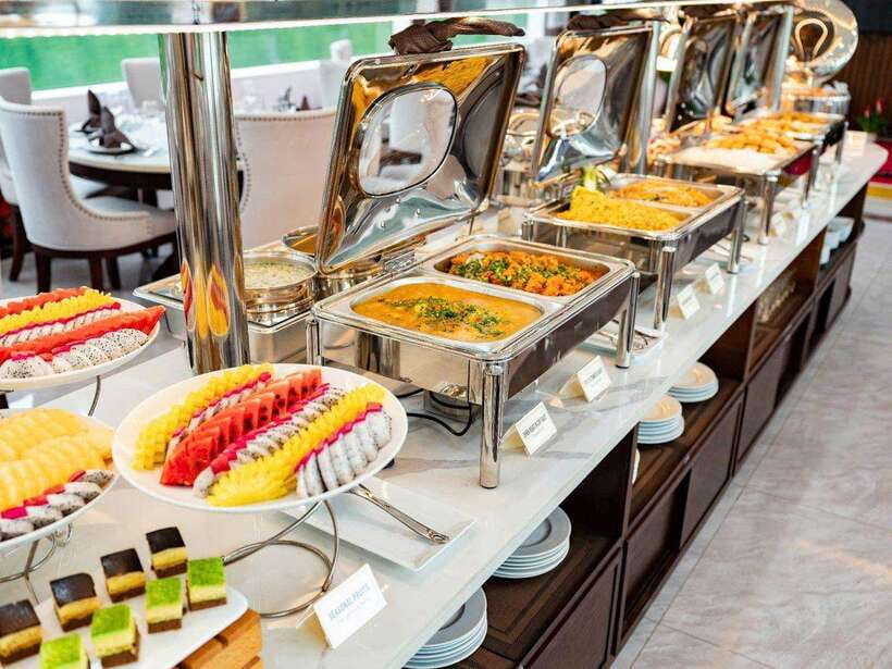 Hanoi: Ha Long Bay Day Trip - Luxury Cruise & Buffet Lunch - Sunset snacks, a jacuzzi, and the ride back