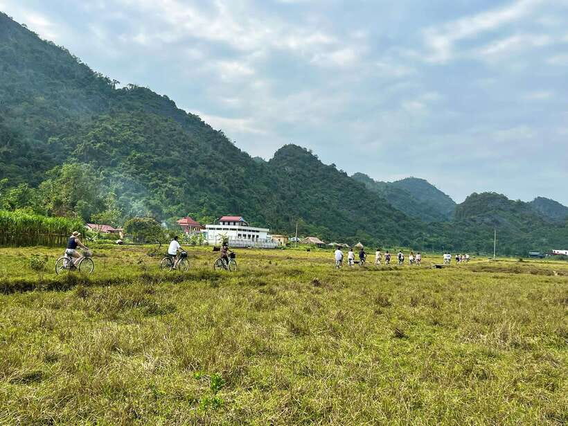 Hanoi: Lan Ha Bay -Cat Ba Island 1 or 2-Day on Luxury Cruise - Cai Beo and Viet Hai, the local side of Cat Ba Island