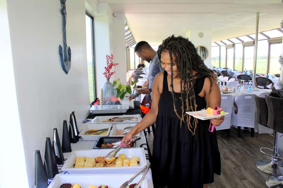 Hartbeespoort Dam: The Luxury Alba Boat Cruise with Food - Who will get the most from the $52 price