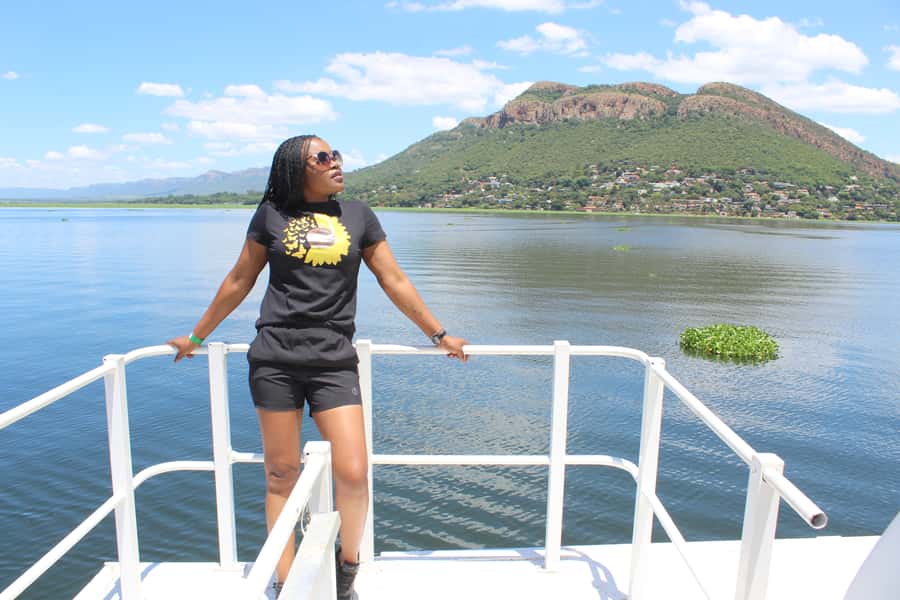 Hartbeespoort Dam: The Luxury Alba Boat Cruise with Food - Waterfront homes and the first course