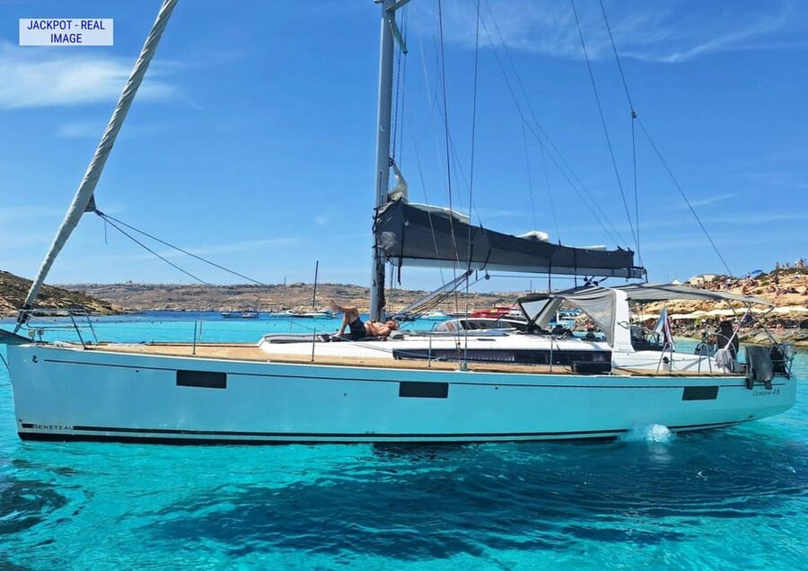 Heraklion: Dia Island Luxury Sailing Trip with Meal & Drinks - Sailing North from Heraklion’s Venetian Harbor