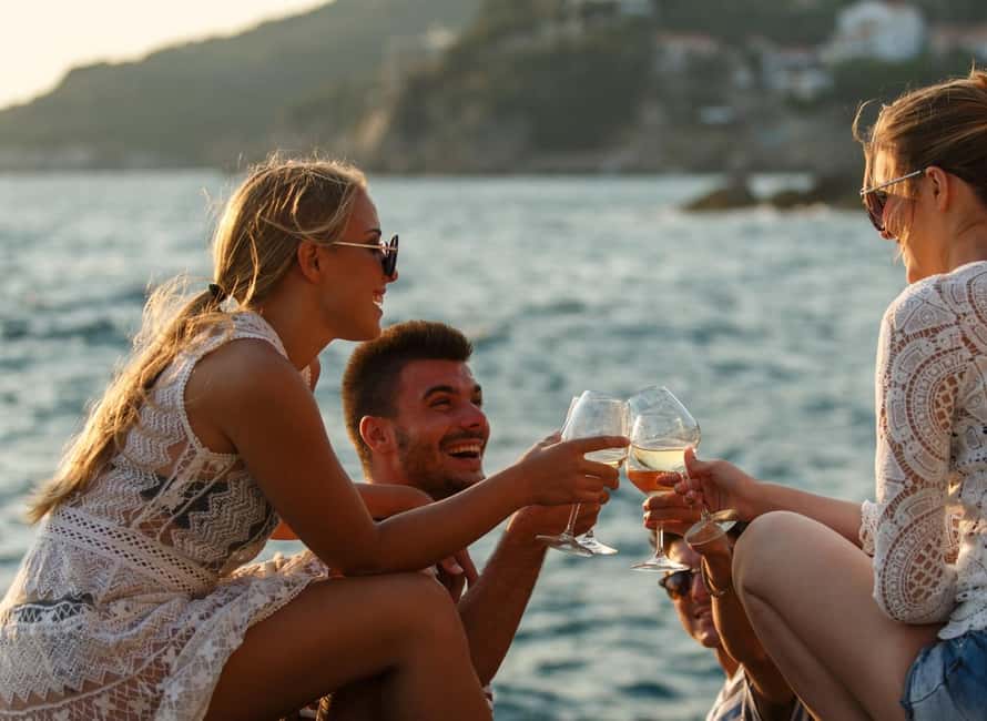 Heraklion Luxury Sailing Catamaran Dia Island | Gourmet Menu - Who Will Enjoy This Catamaran Most?