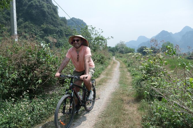 Hidden Ninh Binh Luxury Full Day Group Tour (Tam Coc - Hoa Lu) - Hoa Lu and the temple of King Dinh