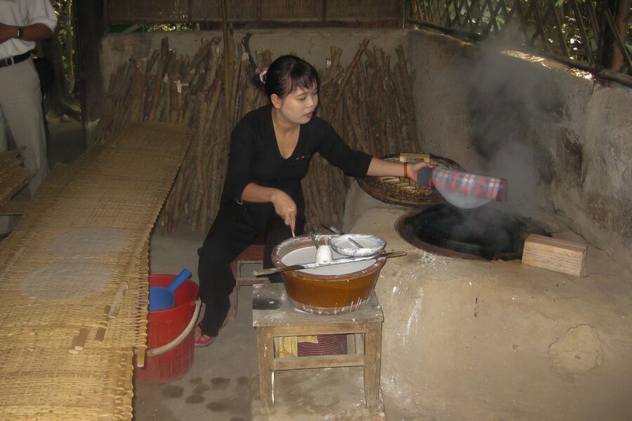 Ho Chi Minh City: Cu Chi Tunnels Ben Duoc VIP Limousine Tour - Traps, weapons, and the machinery of war
