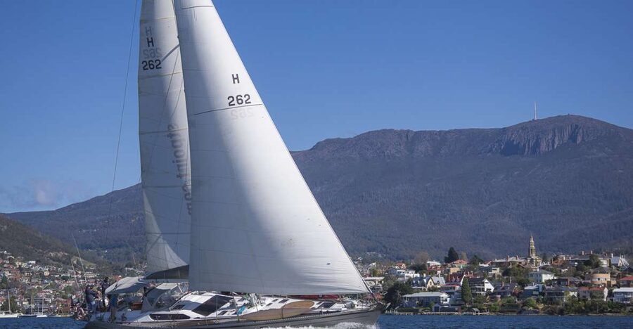 Hobart: Luxury Yacht Scenic Sailing Tour with Snacks - Hobart and Mount Wellington from the water