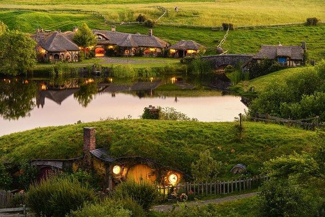 Hobbiton & Waitomo Caves Exclusive Luxury Day Tour From Auckland - Leaving Auckland through the Waikato