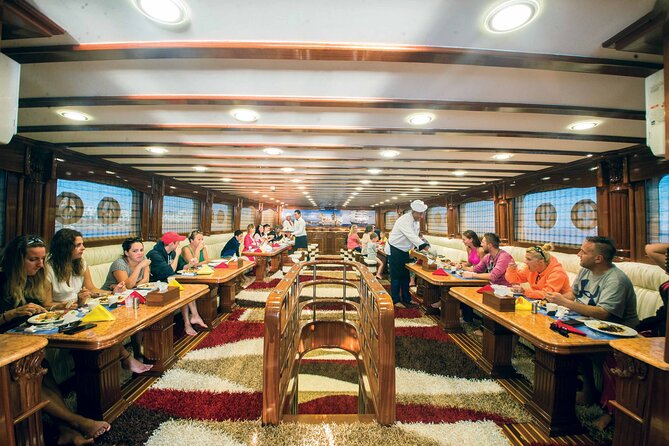 Hurghada: Elite VIP Cruise with Seafood and BBQ Buffet Lunch - Starting at 9 a.m. with hotel pickup