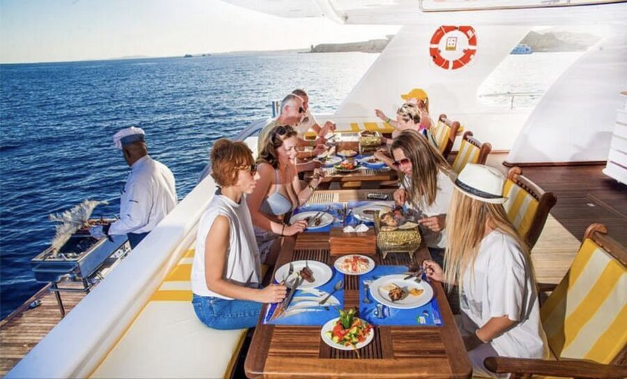 Hurghada: Elite vip snorkeling cruise with BBQ buffet lunch - Who will enjoy this cruise most?