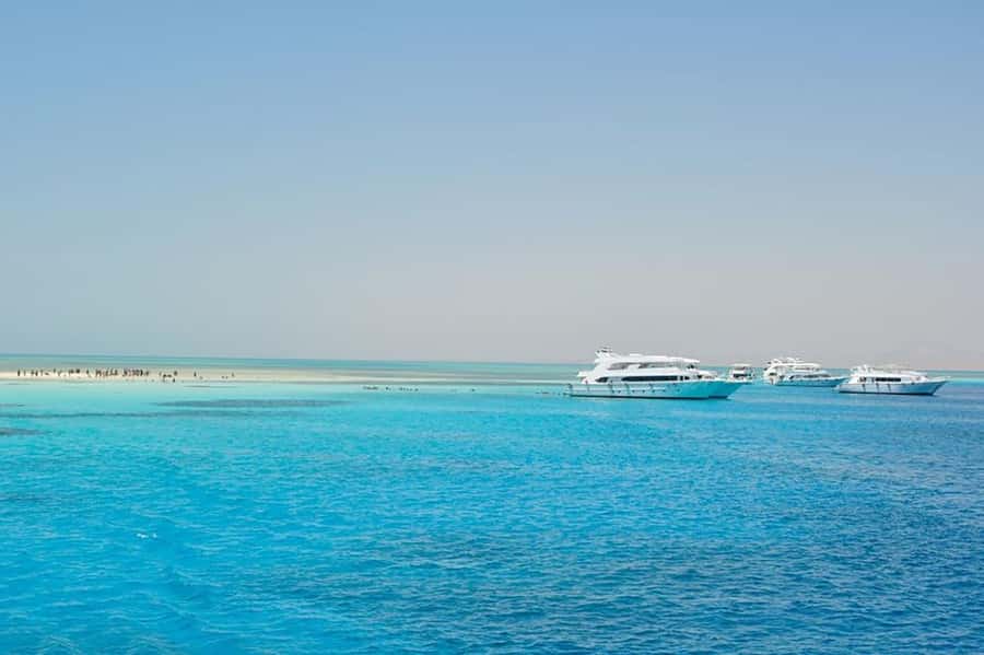 Hurghada: Luxury Private Yacht with Optional Lunch & Drinks - Lunch on deck, or drinks without the meal