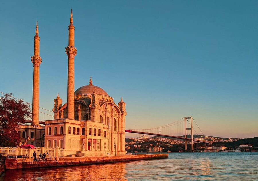 Istanbul: Bosphorus Cruise by Luxury Yacht - Food, drinks, and the yacht atmosphere