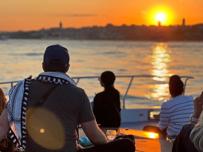 Istanbul: Bosphorus Sunset Cruise on a Luxury Yacht - Key points to know before booking