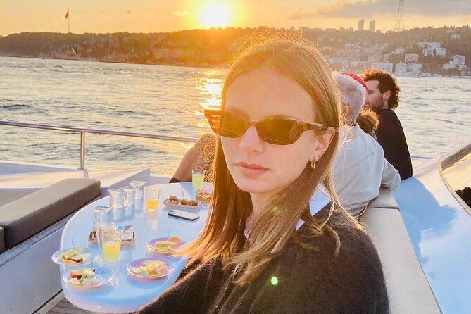 Istanbul Bosphorus Sunset Cruise on Luxury Yacht - Rumeli Fortress and the northern bridge