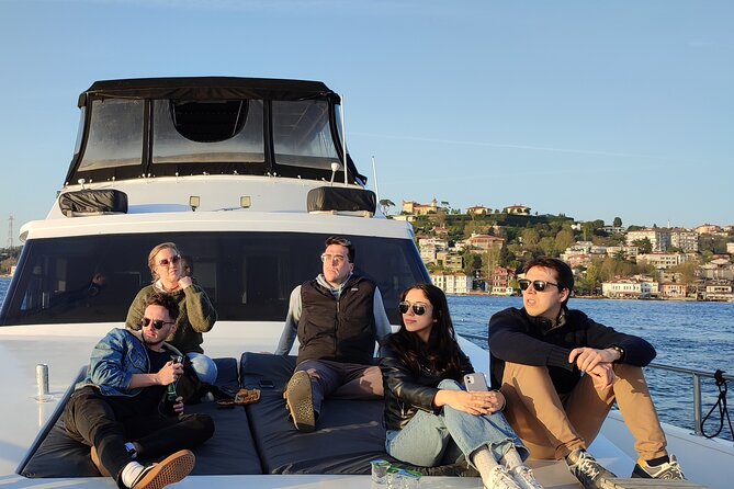 Istanbul Bosphorus Sunset Cruise on Luxury Yacht - Üsküdar, the Maiden’s Tower, and the return