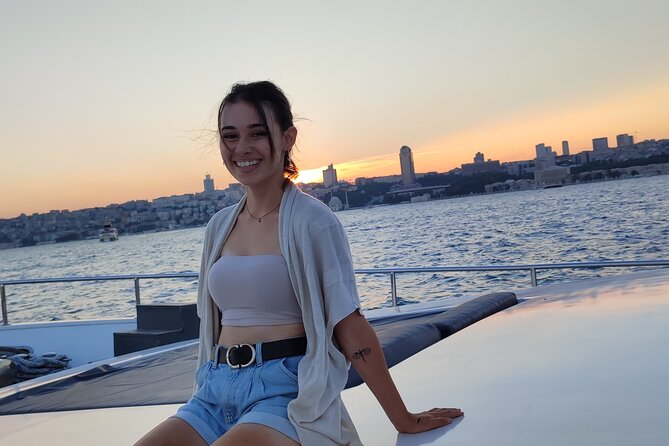 Istanbul Bosphorus Sunset Cruise with Wine on a Luxury Yacht - How strong is the guiding?