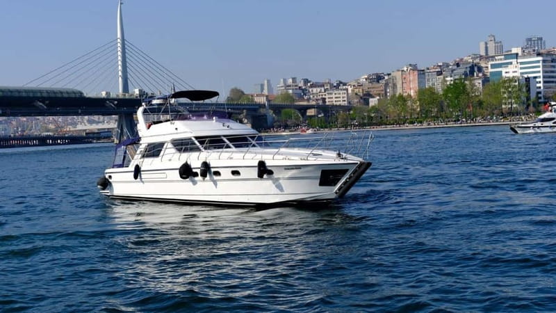 Istanbul: Luxury Yacht on Bosphorus - From Eminönü or Karaköy to the Bosphorus