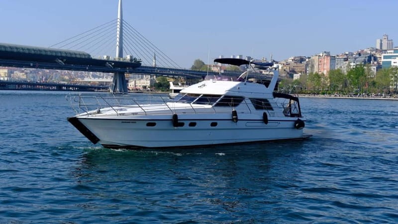 Istanbul: Luxury Yacht on Bosphorus - Ortaköy Mosque and the changing skyline