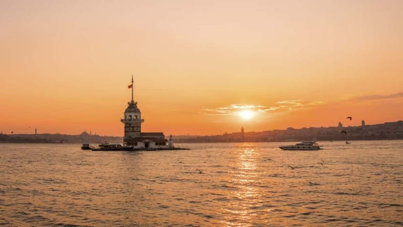 Istanbul: Luxury Yacht on Bosphorus - What is included on board