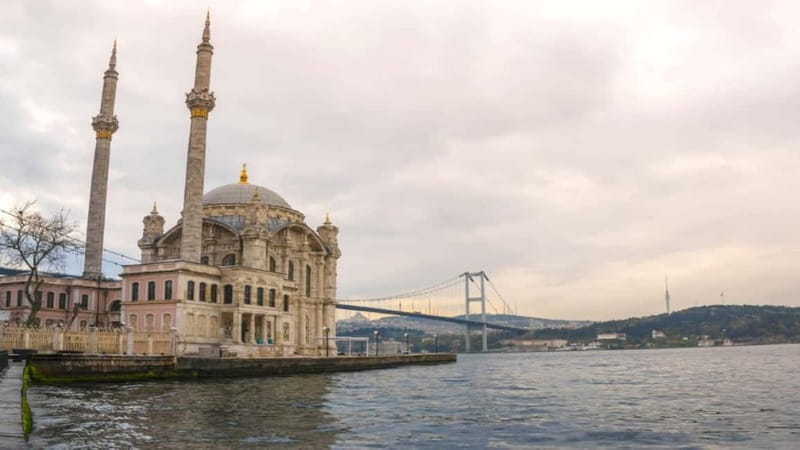 Istanbul: Luxury Yacht on Bosphorus - Service, comfort, and a few rough edges
