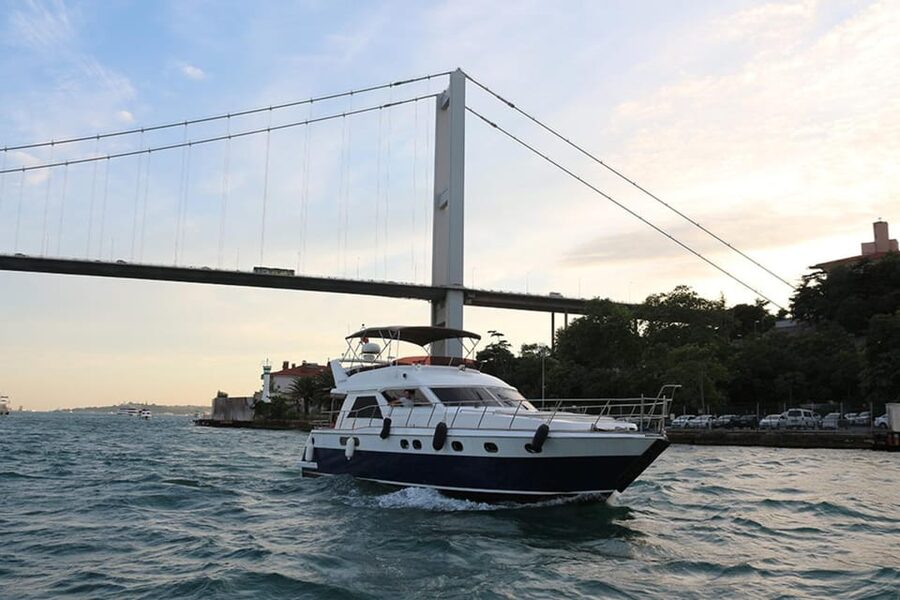 Istanbul: Luxury Yacht Tour at Sunset w Snacks - Key points to know before booking