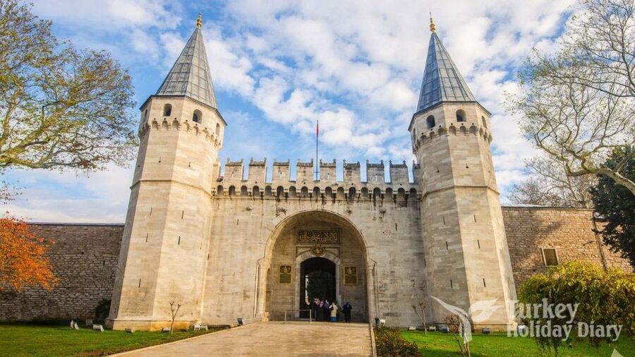 Istanbul: Old City Tour and Luxury Sunset Bosphorus Cruise - Topkapi Palace and the cost of going inside