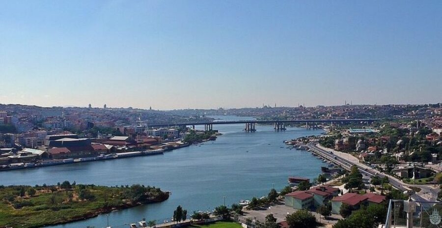 Istanbul: Private Bosphorus Cruise By Luxury Yacht - Maiden’s Tower and the return toward old Istanbul