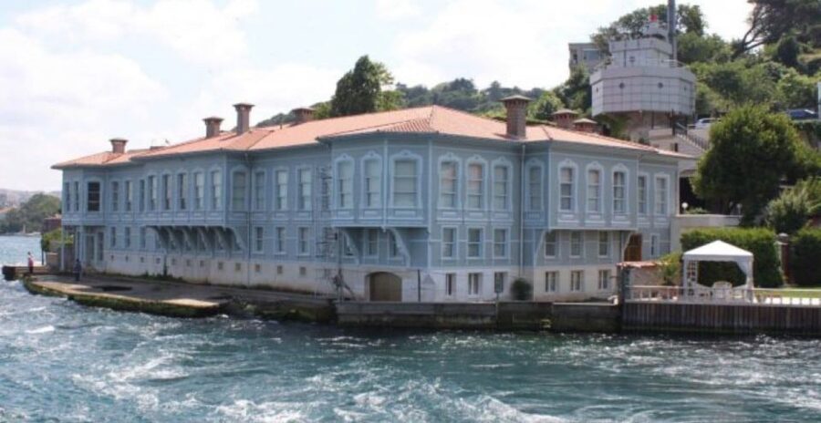 Istanbul: Private Bosphorus Cruise By Luxury Yacht - Pickup, timing, and the small print that matters