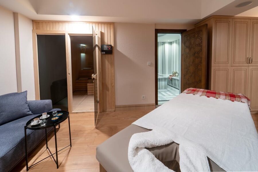 Istanbul: Public, Private or VIP Hammam & Spa in Old City - Who will enjoy this most