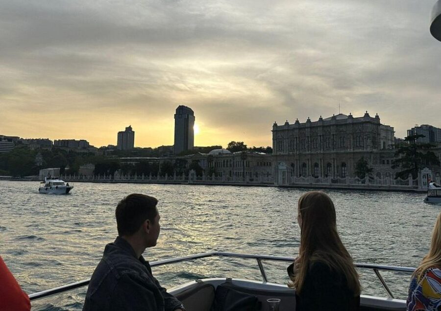 Istanbul: Small-Group Luxury Yacht Sunset Cruise w/ Snacks - Ortaköy and the Bosphorus Bridge