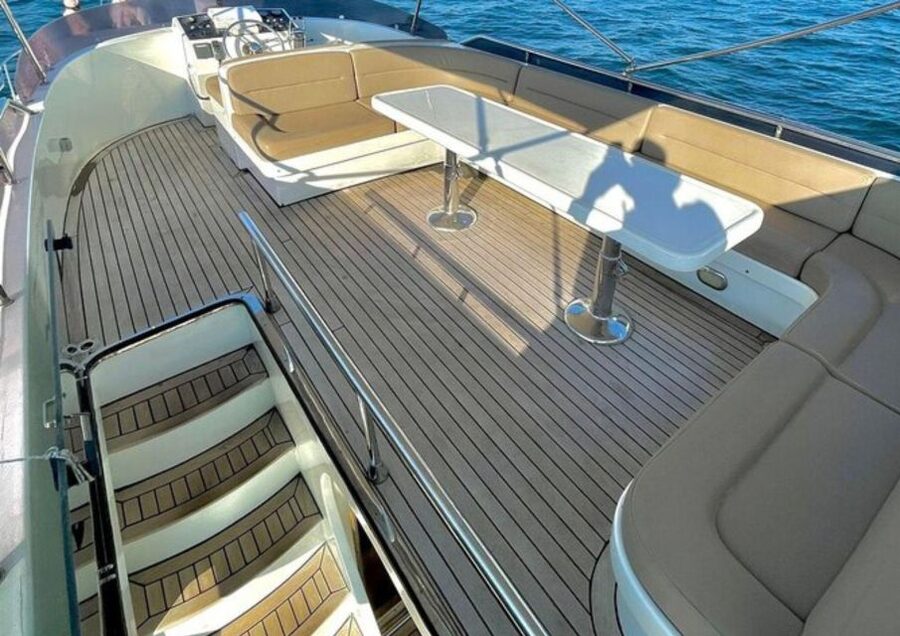 Istanbul: Small-Group Luxury Yacht Sunset Cruise w/ Snacks - Boarding at Karaköy Sahil Parkı