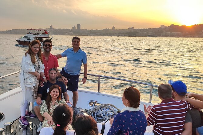 Istanbul Sunset Cruise on Luxury Yacht - Guided Group Cruise - Anadolu Hisarı, Kuleli, and Beylerbeyi Palace