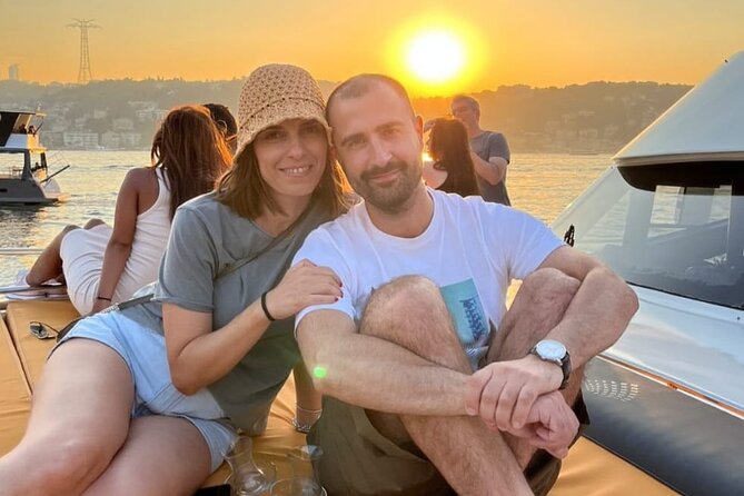 Istanbul Sunset Cruise on Luxury Yacht - Guided Group Cruise - Dolmabahçe Palace and Beşiktaş