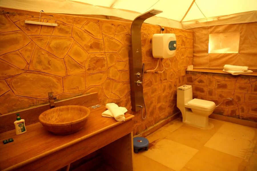 Jaisalmer: Romantic Night with Luxury Desert Camping - Two hours for sunset on a private dune