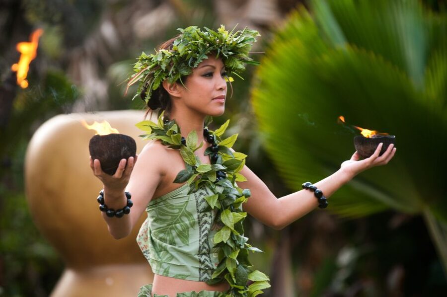 Kauai: VIP Manor House Dinner & Luau Kalamaku Show - Why the VIP Kalamaku package costs more