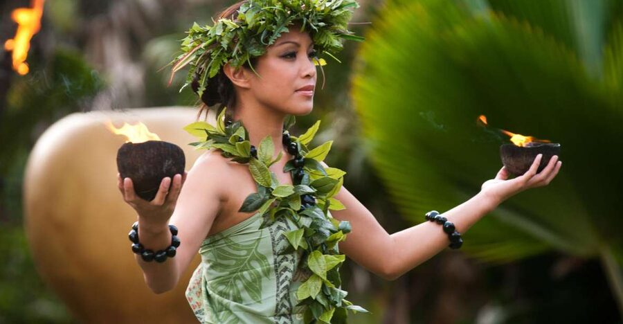 Kauai: VIP Manor House Dinner & Luau Kalamaku Show - The torch-lit walk to the pavilion