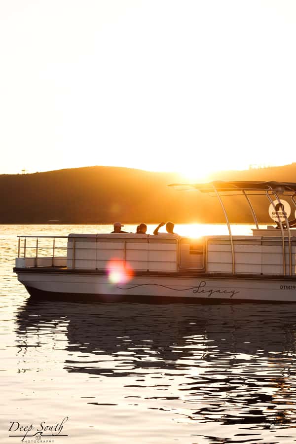 Knysna: Wine & Oyster Luxury Lounger Sunset Cruise - Wine, oysters, and the onboard rhythm