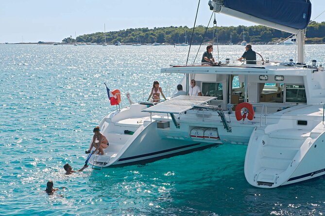 Kona Luxury Catamaran Yacht Snorkel & Sail - Starting at Honokohau Harbor at 9:00 a.m.