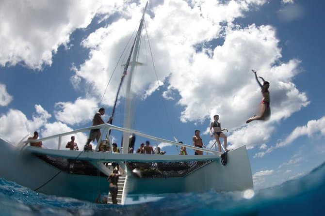 Kona Luxury Catamaran Yacht Snorkel & Sail - Lunch, snacks, and the value of staying aboard