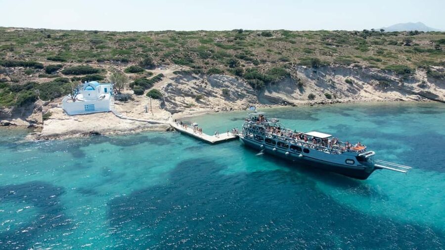 Kos Pearl 3 Island: Lounge in Luxury on the Aegean Waves - Dolphins, music, and the crew