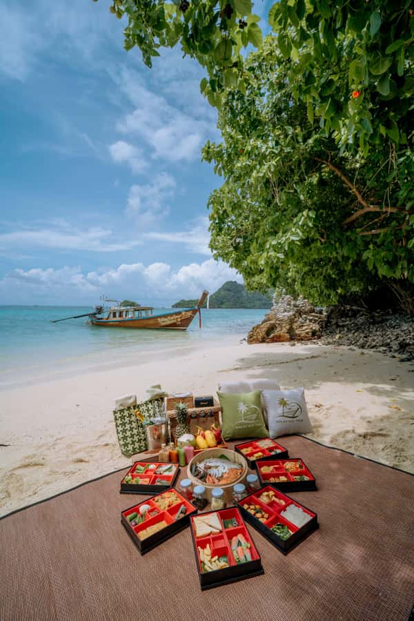 Krabi: 4-Islands Luxury Longtail Boat Private Half Day Tour - Food, drinks, and comfort on board