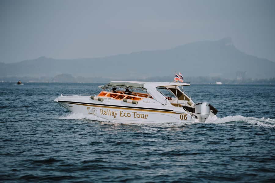Krabi: 4 Islands Private Luxury Speed Boat Tour - Lunch on the sand, with plenty of refreshments
