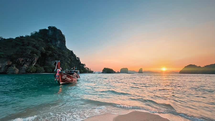 Krabi: Luxury Sunset Cruise to Hong Island Private Tour - Hong Lagoon is the quiet scenic pause