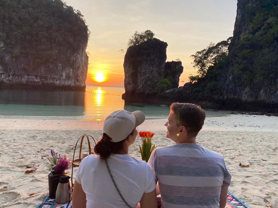 Krabi: Private Luxury Boat to Hong Islands Sunrise & Picnic - Why this Krabi boat trip is different